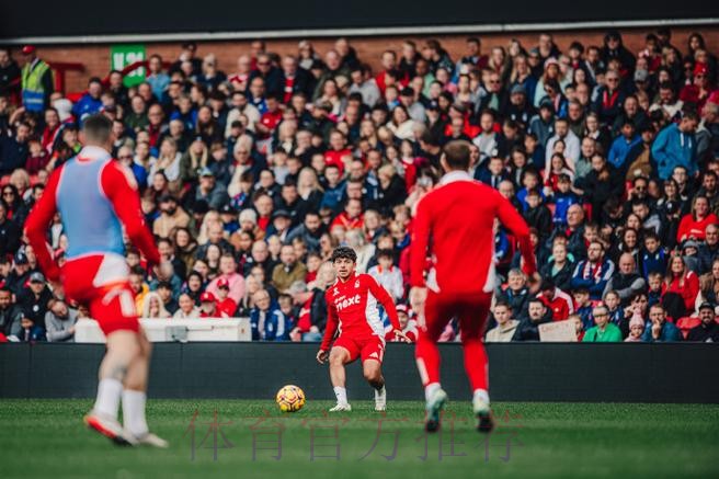 第21轮:西汉姆联1-2诺丁汉森林 集锦 第21轮:西汉姆联1-2诺丁汉森林 集锦